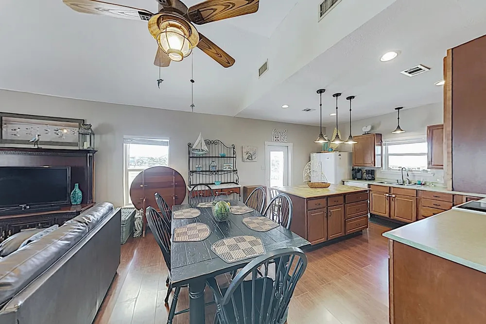 New Listing! Family-friendly Gem - Walk To Beach! 2 Bedroom Home