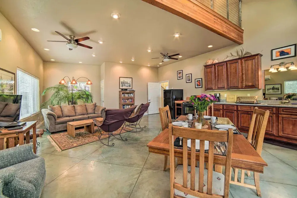 'hilltop Loft' Ukiah Vacation Rental!