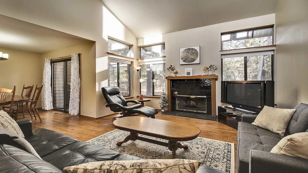 Skyline Condo 02