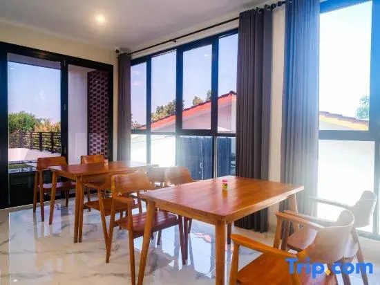 Urbanview Hotel Nardis Living near UMY