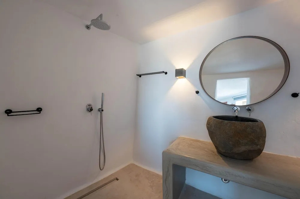 Nomade Villa 4BR over Psarou beach