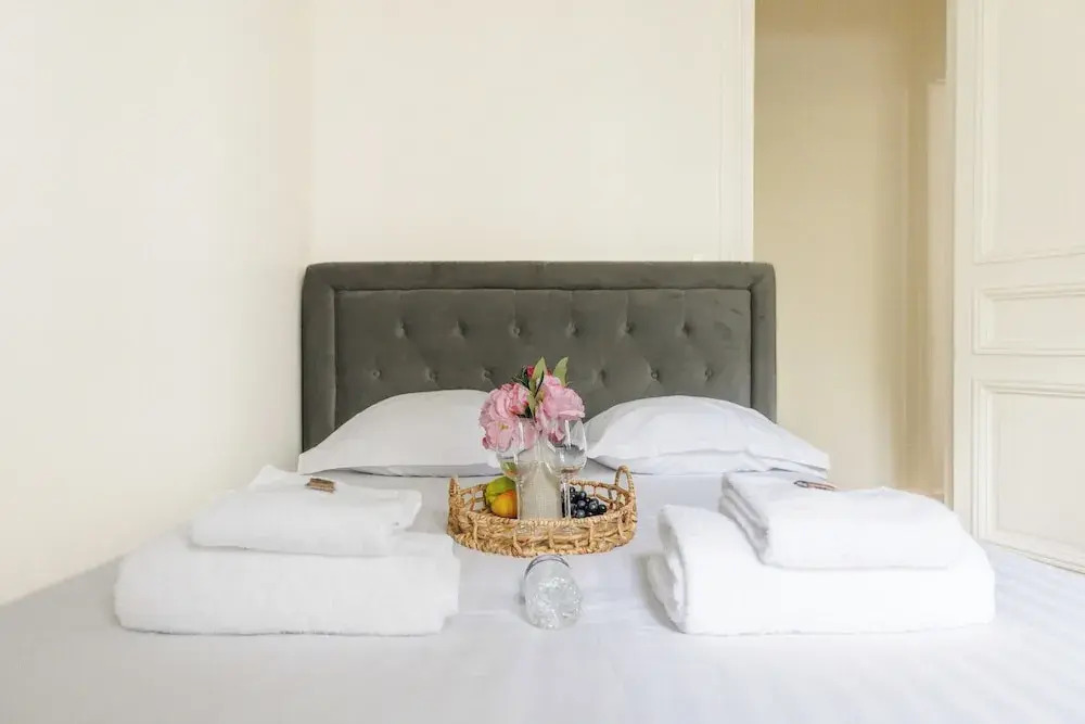 Chic and Refined Apartment