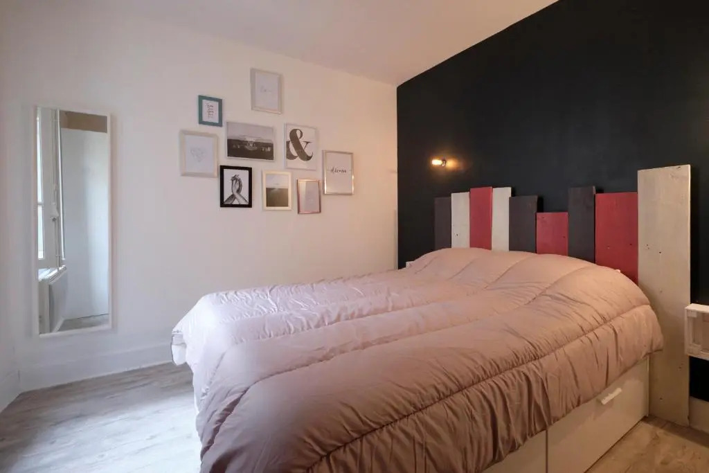 Mélina - appartement dans les remparts de la Bastide avec parking et terrasse