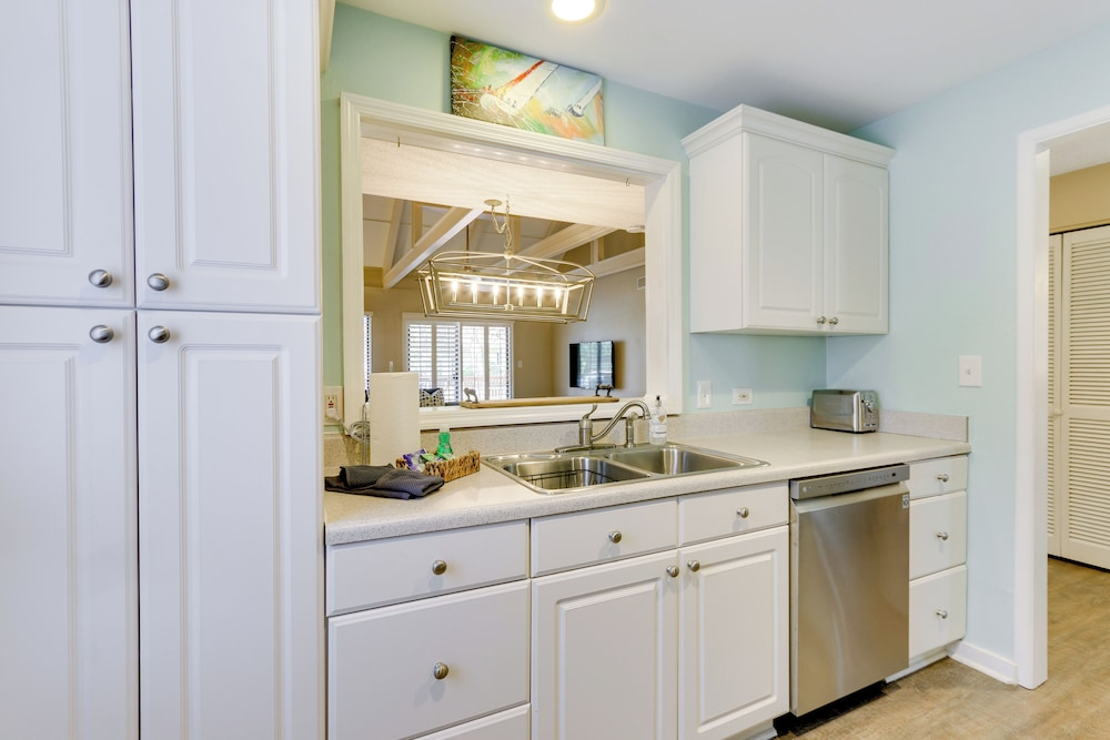 Walk to Beach: Hilton Head Island Resort Gem