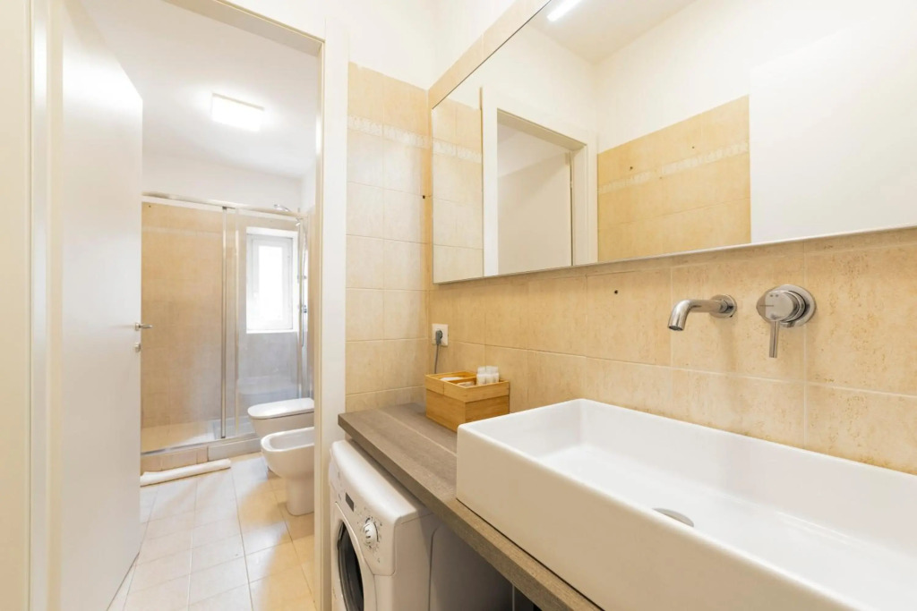 Roomy Apartment X6 close to Subway!