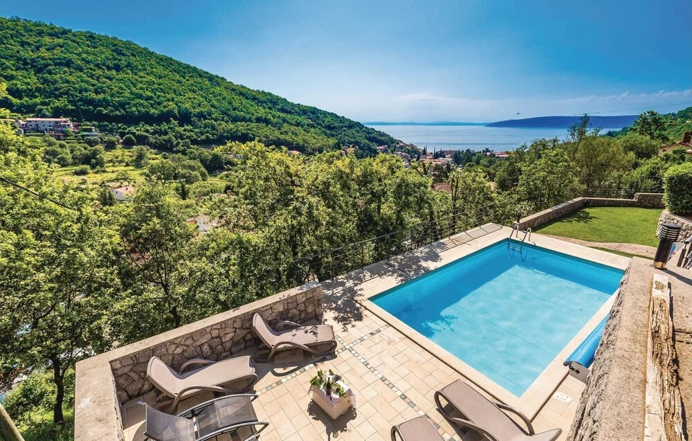 Beautiful Home in Moscenicka Draga With Wifi and 2 Bedrooms