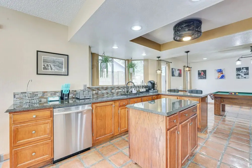 Family-friendly Home w/ Pool & Fire Pit in Peoria