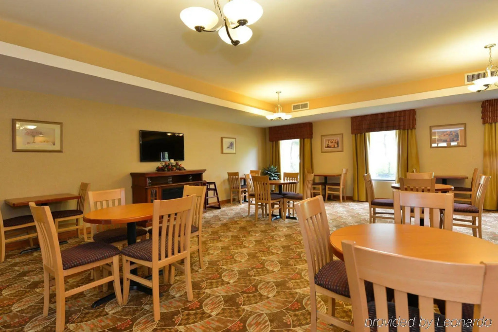 Holiday Inn Express Hotel & Suites Petersburg/Dinwiddie by IHG
