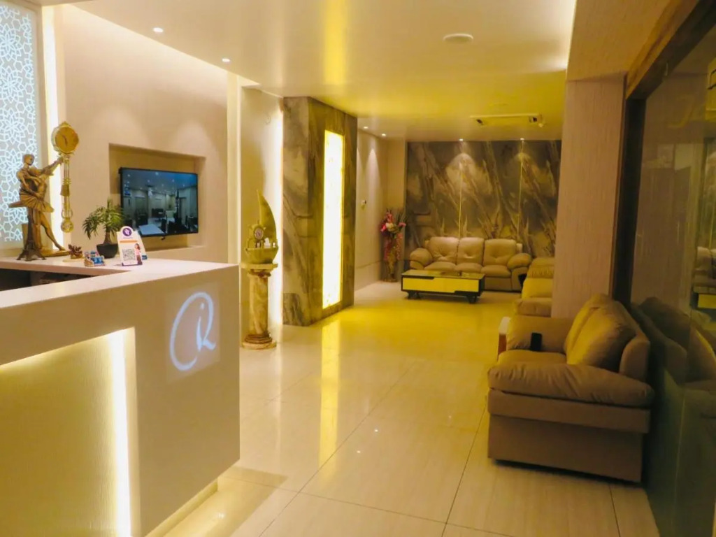 Hotel Ratana International