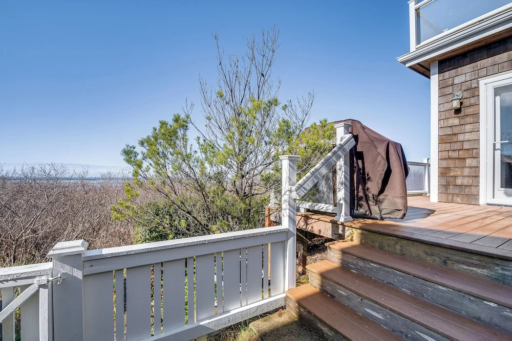 Oceanfront Moclips Escape w/ Deck & Beach Access!