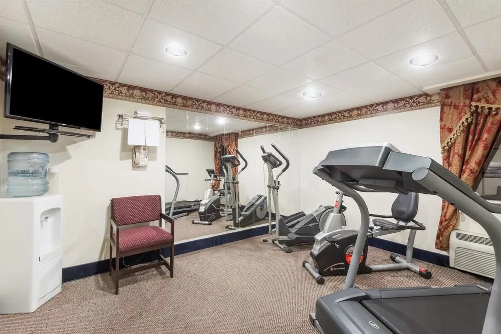 Days Inn And Suites Youngstown / Girard Ohio