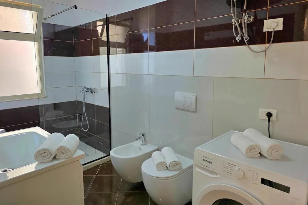 Sea View Apartment in Durres Beach 100