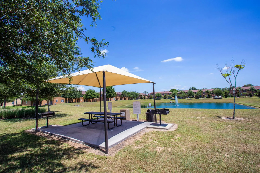 Cozy Home at Luxury Resort Regal Palm 206