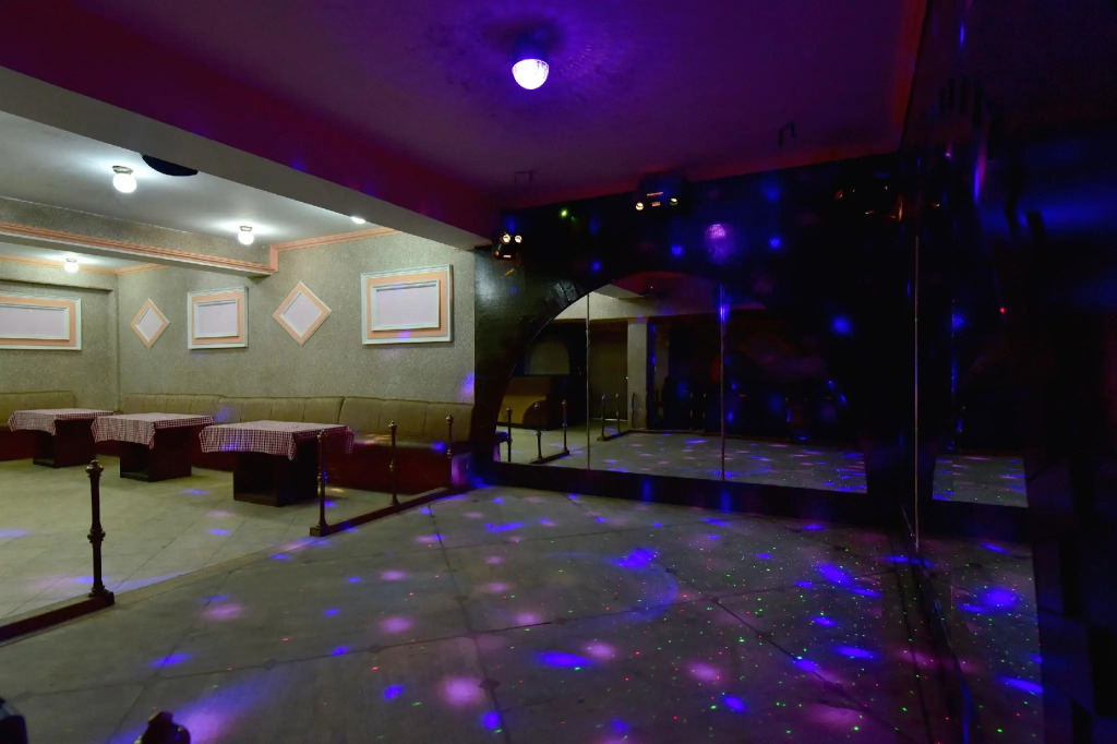 OYO 8606 Hotel Snow Princess