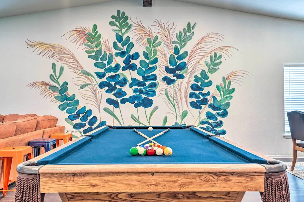 San Antonio Home w/ Hot Tub & Arcade Games
