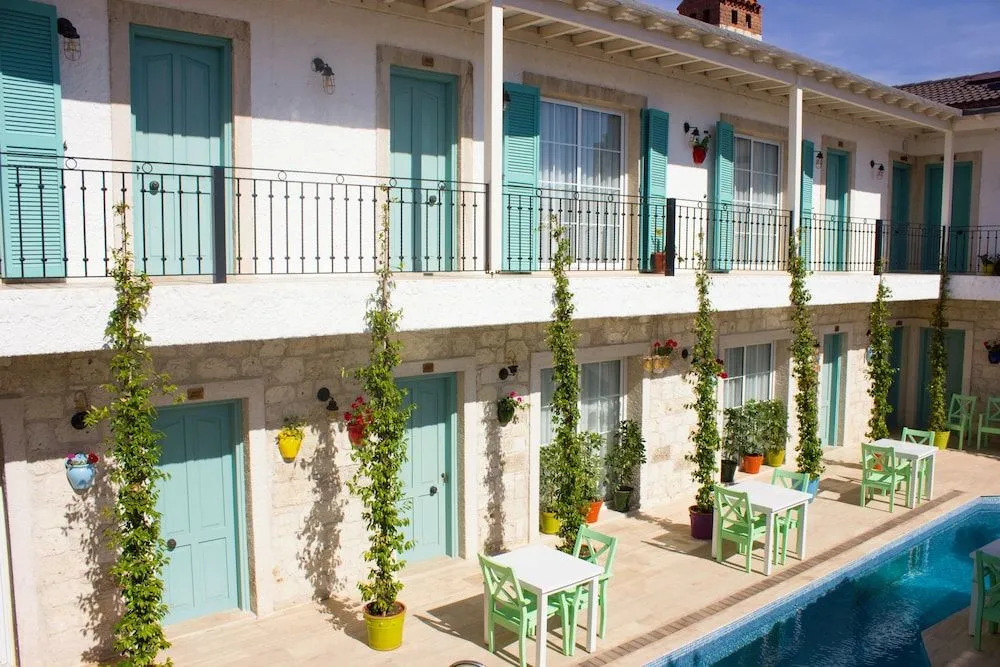Avlu Alaçatı Boutique Hotel