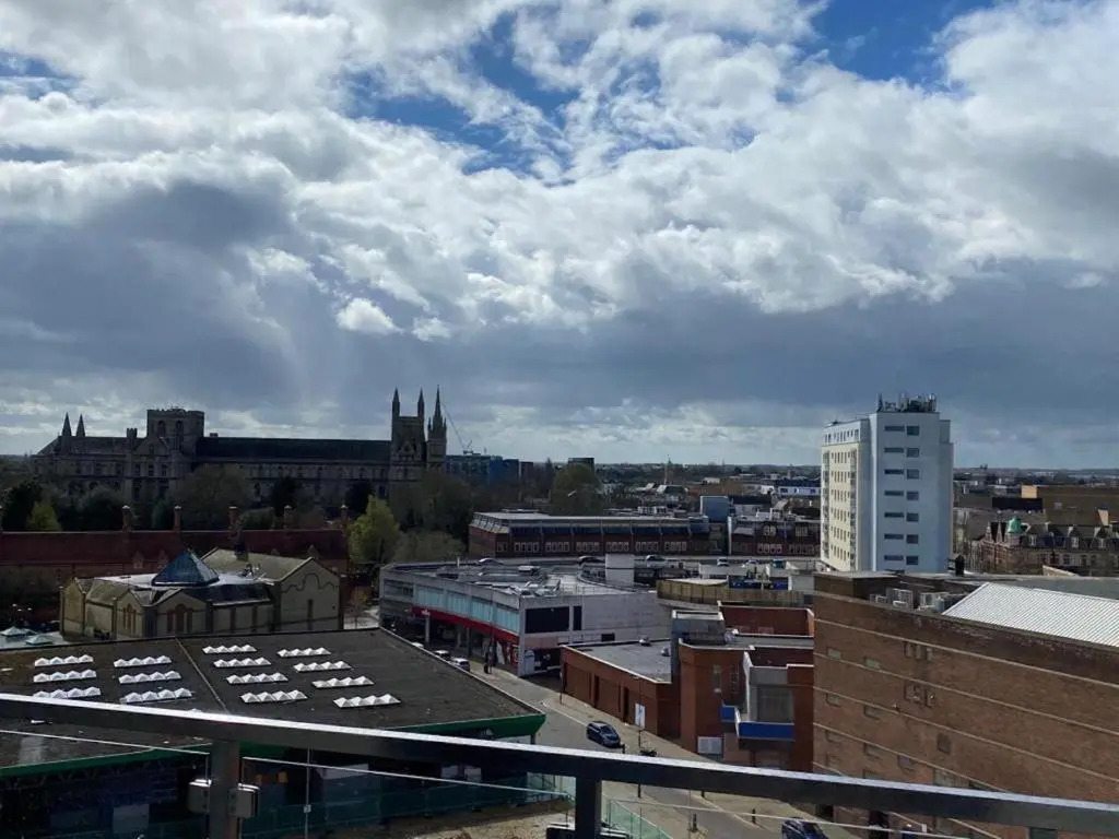 Central 2 bed Newly built DUPLEX Penthouse with FREE Gated, On-site Parking, Lift access, Self Check-in, SUPER Fast WIFI, TWO City view Terraces & Sleeps 6