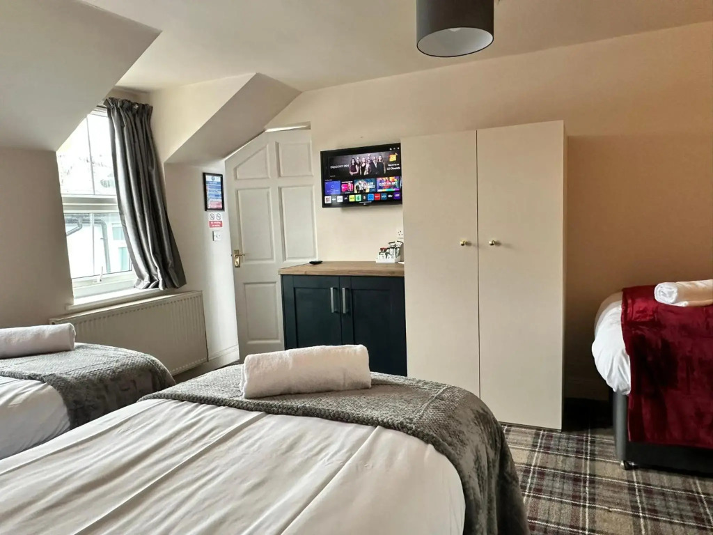 The Prince Albert Pub & Hotel with onsite FREE PARKING 2 minutes from Legoland