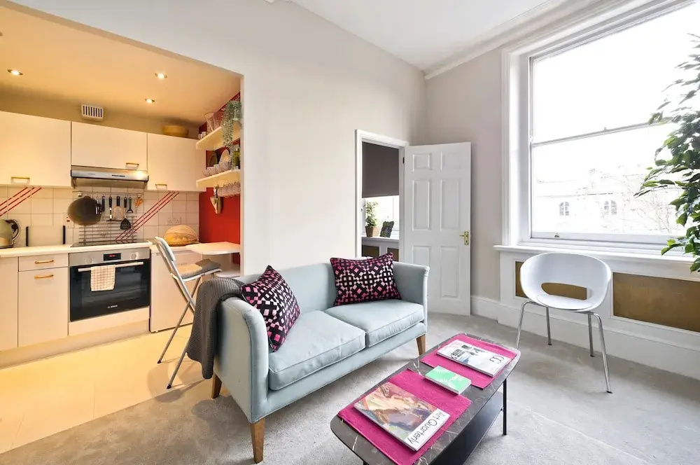 Charming Apartment Close to Kings Road Chelsea by Underthedoormat