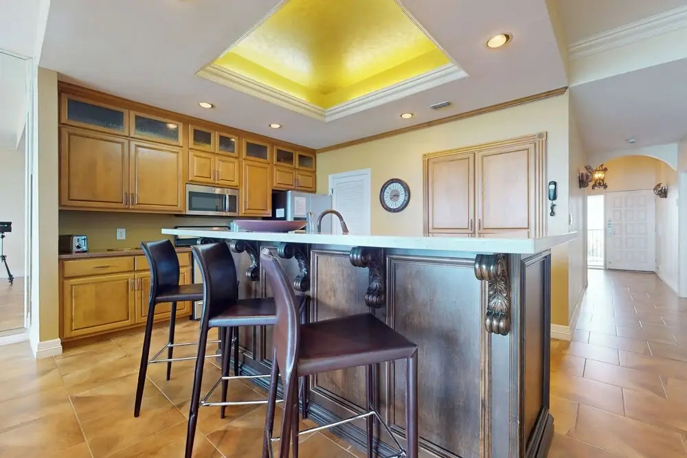 3BR Gulf View Pentouse w/ Pool - Steps to Shore
