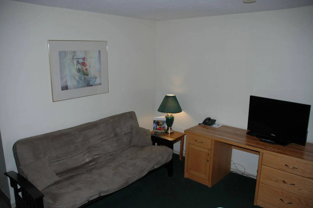 SlumberLodge Hotel