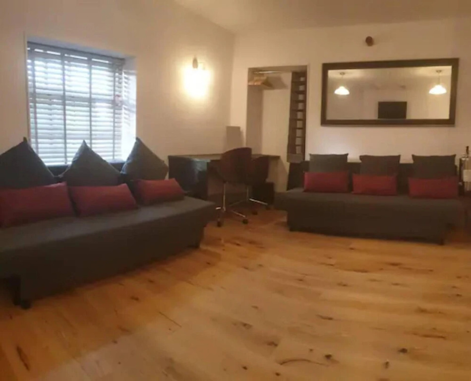 1700s Canalside Cottage Sleeps up to 12 Guests