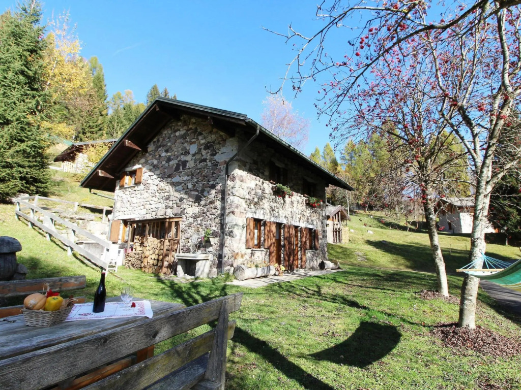 Wooden chalet in Pieve Tesino with garden