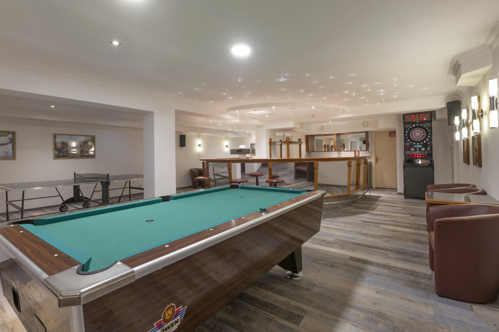 Alpine Club Resort