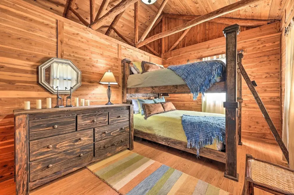 Rustic Canyon Lake Cabins w/ Hot Tub on ~ 3 Acres