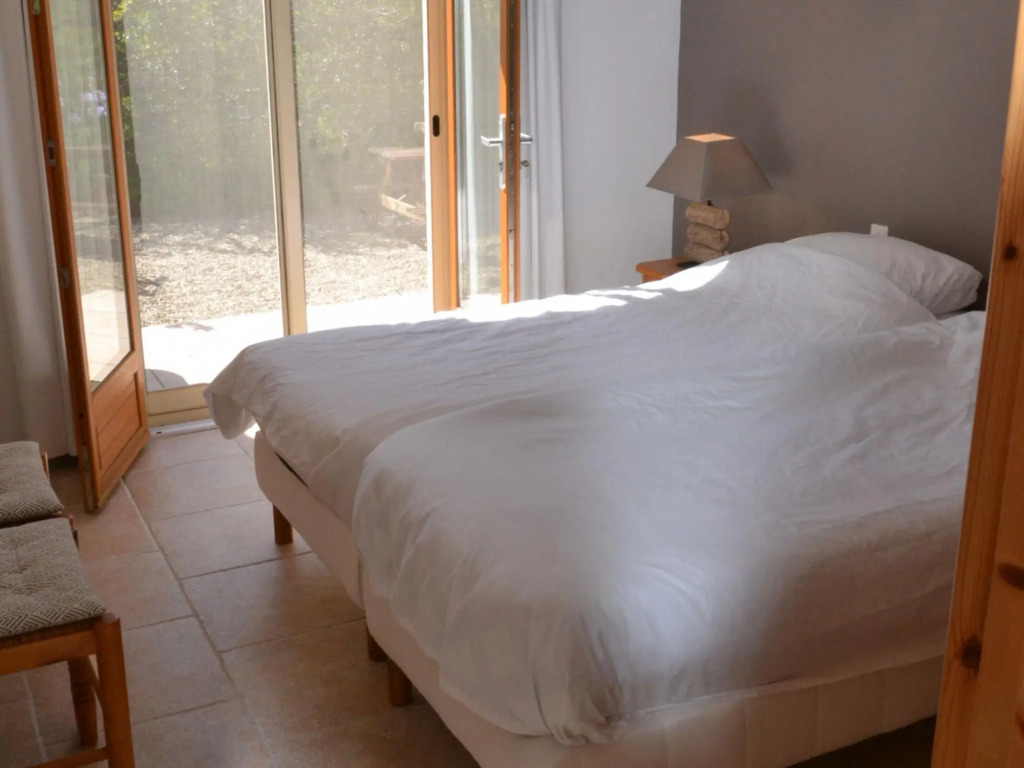 Lovely villa in Cesseras with private swimming pool
