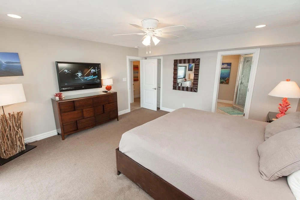 Royal Shell (formerly Lynnhaven Resort) - 10 Br Home