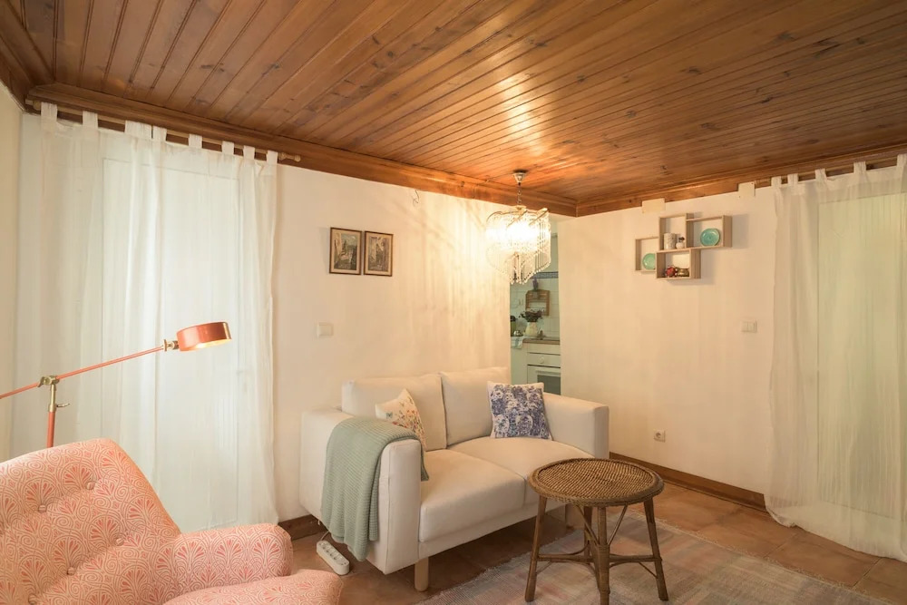 Light Filled Apartment near Chiado, By TimeCooler
