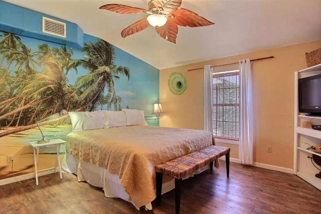 4 Palms by Silver Sands Vacation Rentals