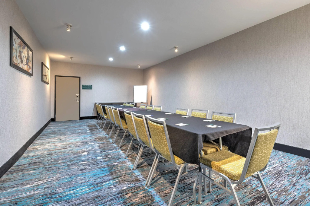 La Quinta Inn and Suites by Wyndham Paris