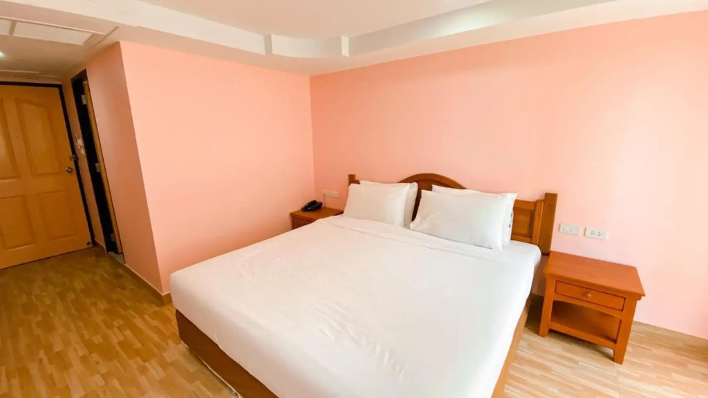 A.A. Pattaya Golden Beach Hotel