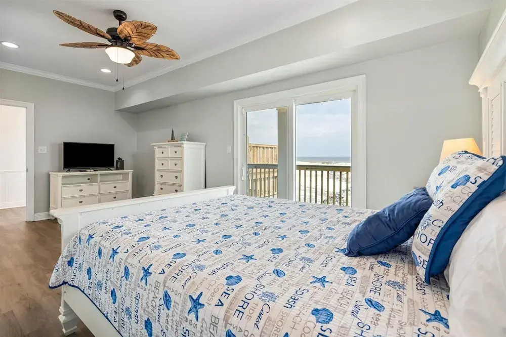 Shamrock Shores - Gulf Front West End Pet Friendly Property With Room For Everyone. 3 Master Suites! 6 Bedroom Home by RedAwning