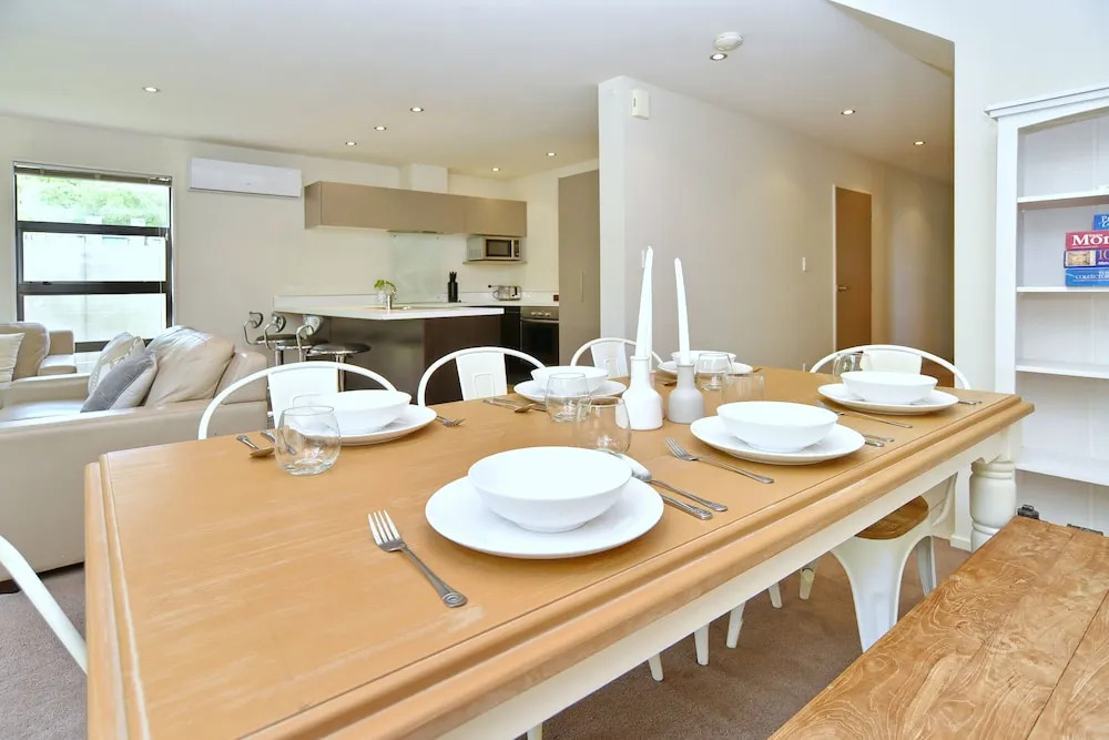 Hagley Apartment