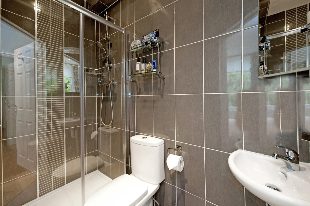 Close to city centre with its wide range of shops & excellent cultural facilities