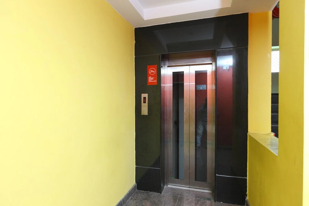Oyo 6637 Hotel Bvn Grand