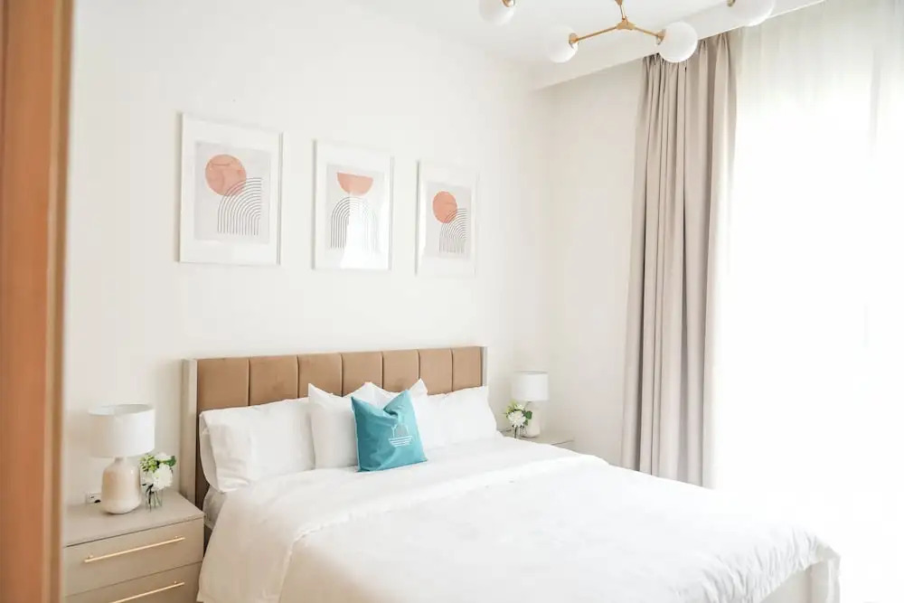 Yogi - Elegant Apartment With Balcony Amidst Vibrant Area