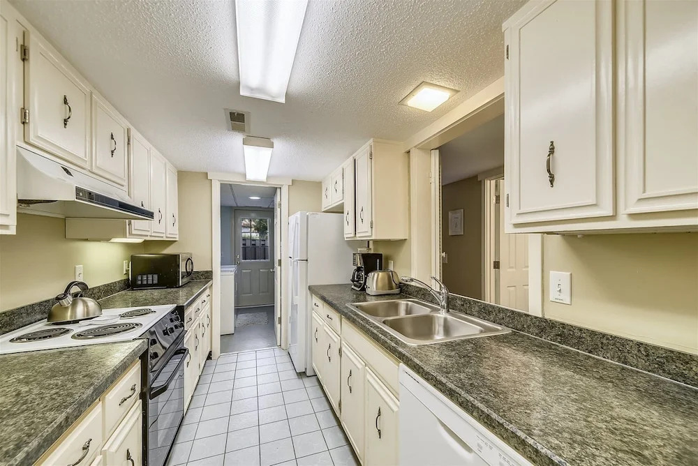 SailMaster 37 - Two Bedroom Condo