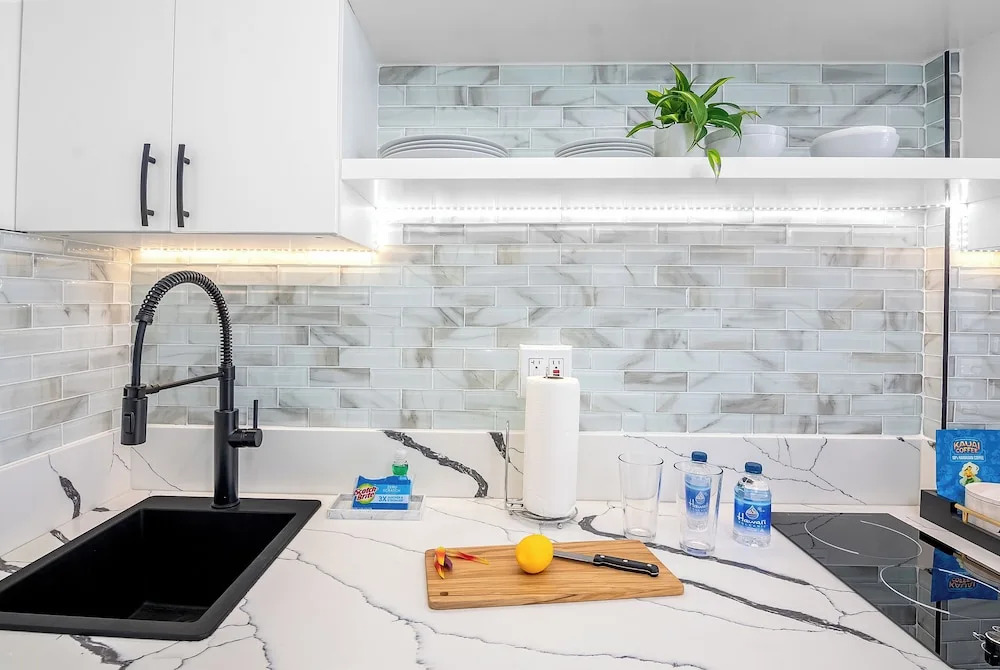 Renovated Pacific Monarch Studio Near Waikiki Beach