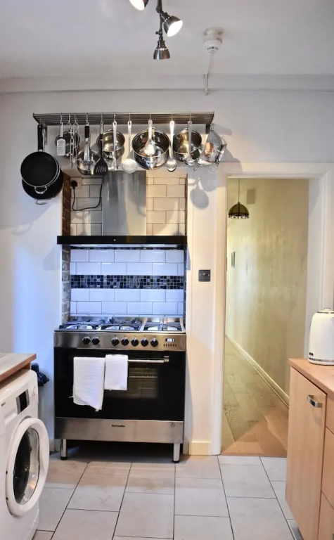 Spacious 1 Bedroom Flat Near The Beach
