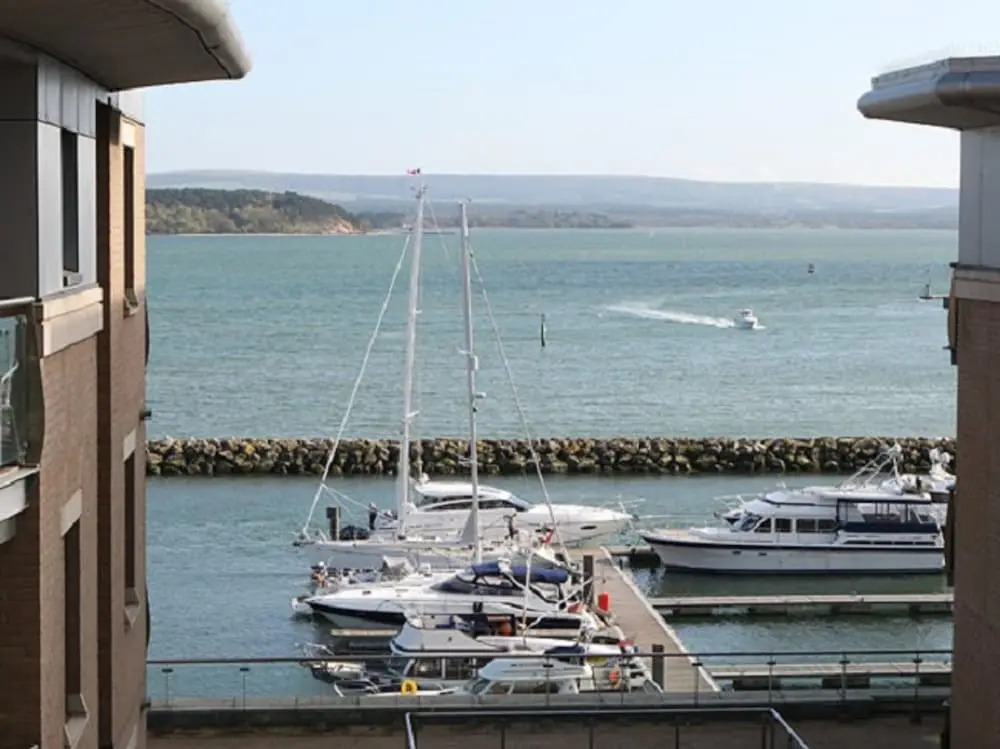 Jeanneau - Prestigious Dolphin Quays apartment on Poole Quay