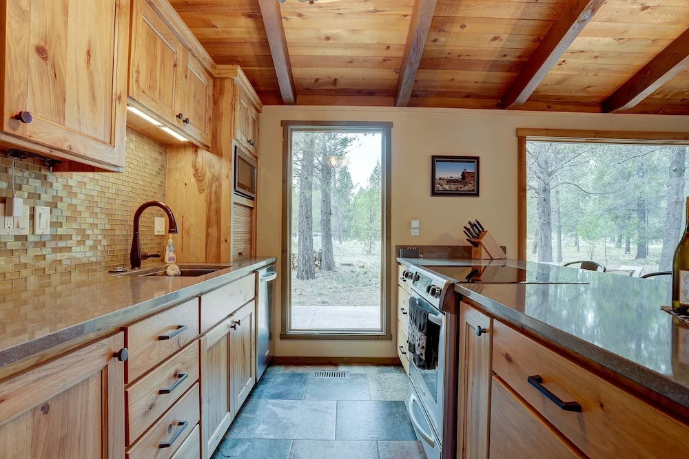 7 Approach Classic Home with Private Hot Tub and BBQ on the Deck by RedAwning