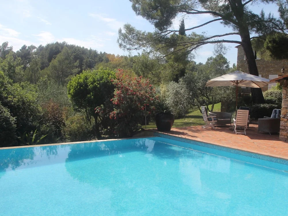 Peaceful Mansion With Swimming Pool at Fayence