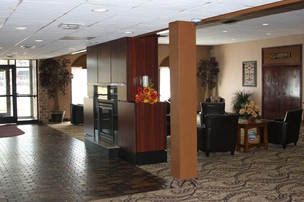 Gladstone Inn and Suites