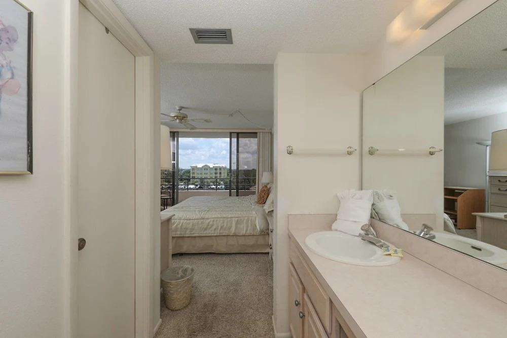 Anchorage Resort 7th Floor 2-bedroom Condo w Private Balcony Beach Access 0893