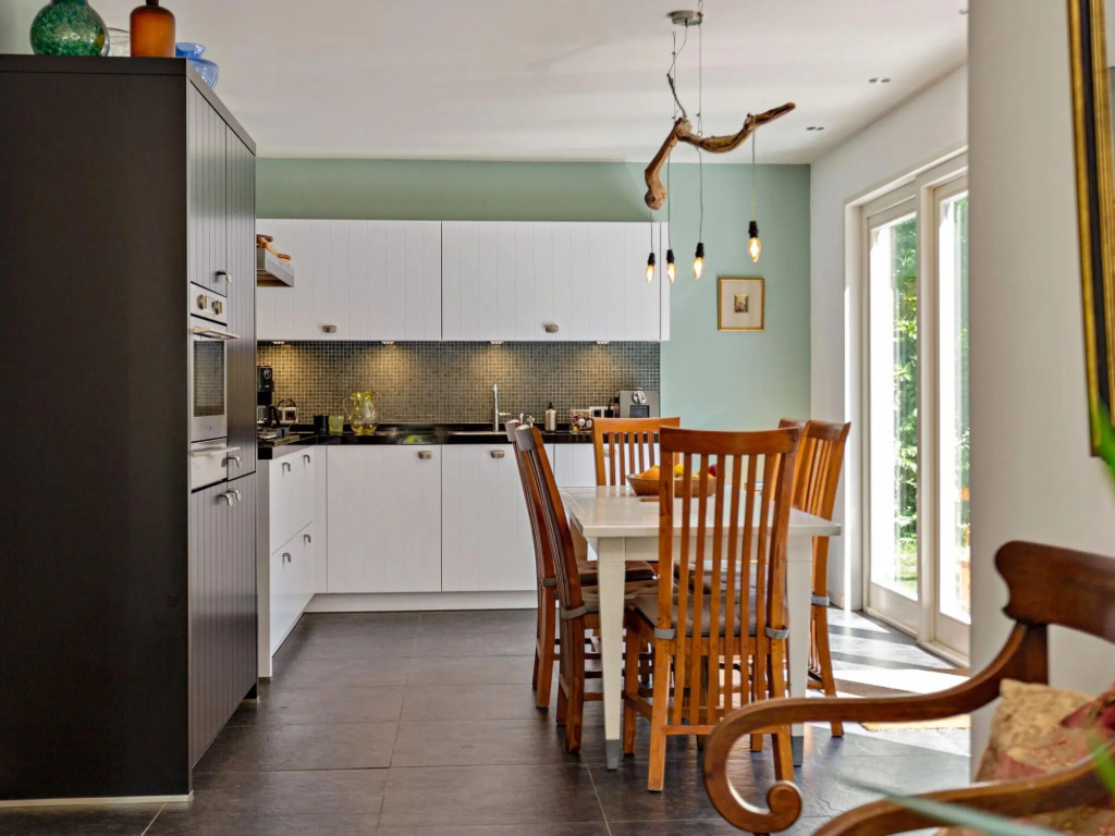 Idyllic bungalow on the edge of the dunes and near the sea