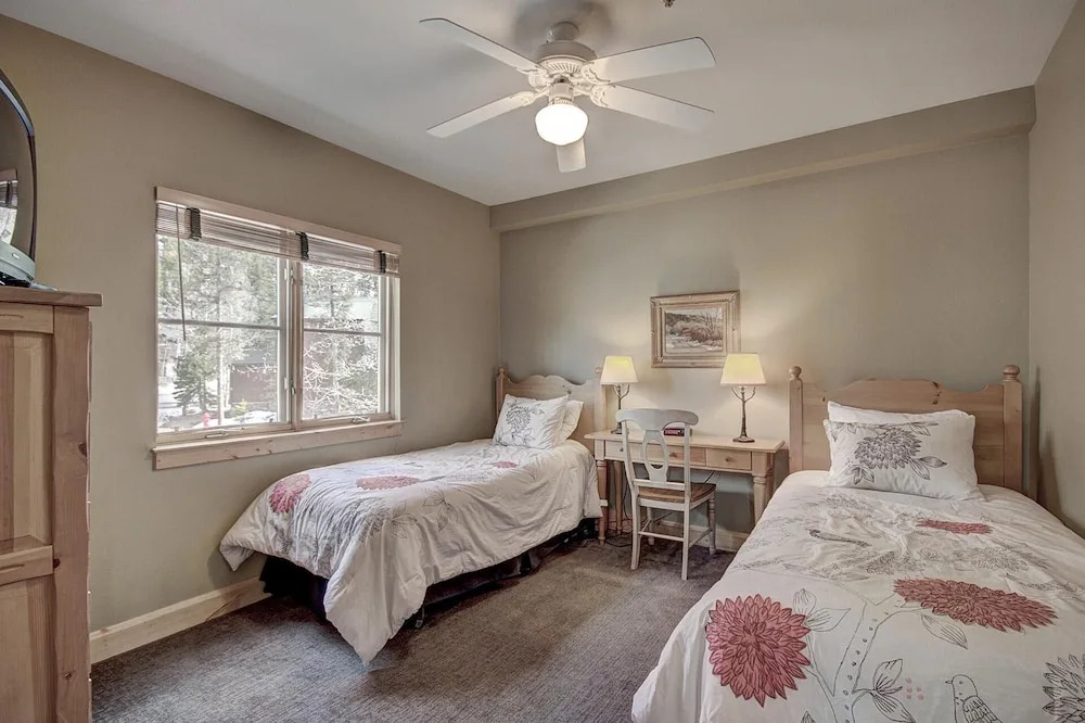 1986 Starfire Townhomes 3 Bedrooms 3 Bathrooms Condo